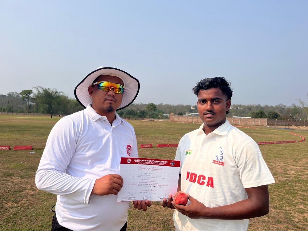 Niuland’s Sujit Kumar receives the Player of the Match certificate.